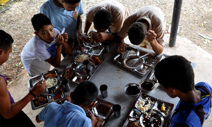 Denuncian reducción en el número de niños beneficiarios del PAE en el presupuesto 2015