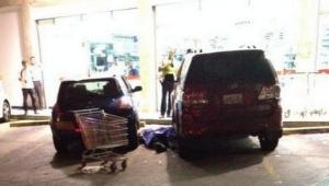 Asesinan a un hombre frente a automercado en Santa Fe