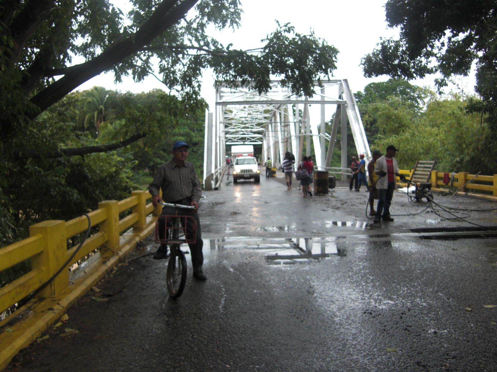 Cede puente de la Troncal 5 en Barinas