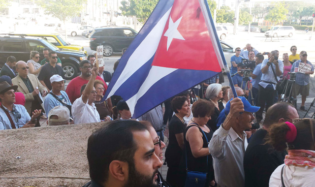 Protestaron en Cuba con máscaras de Obama y los metieron presos