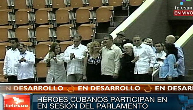 Raúl Castro, “Los Cinco” y el balserito Elián asisten a la Asamblea cubana