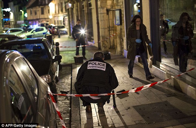 Automovilista atropella a transeúntes en Francia al grito “Alá es grande”