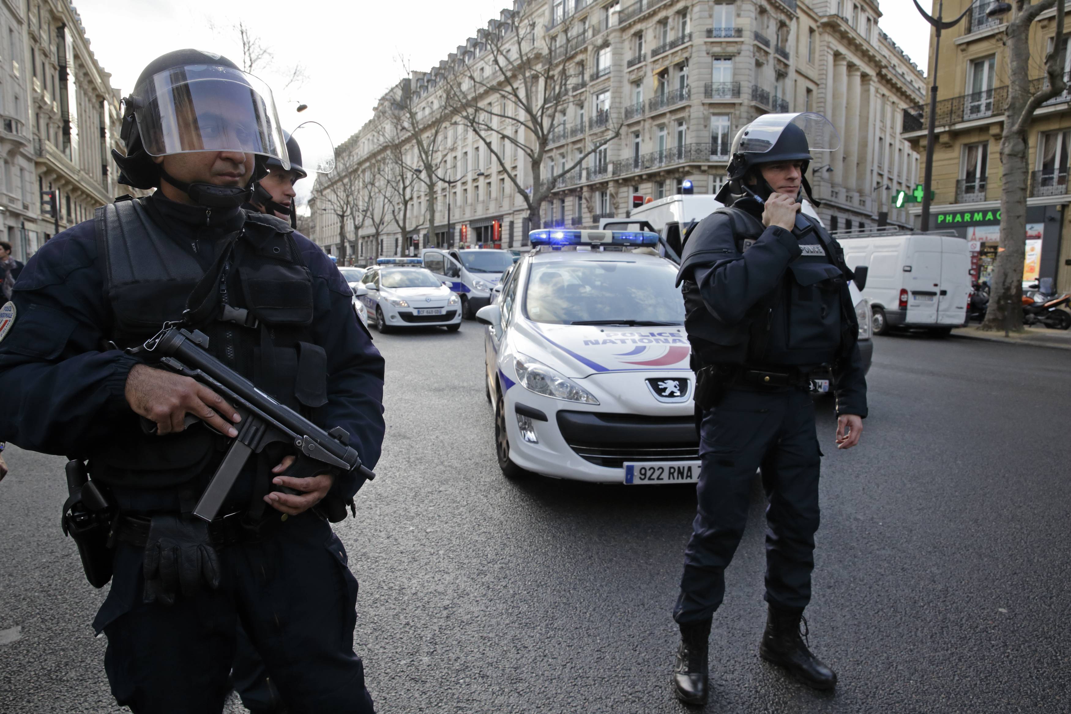 Nueve personas siguen detenidas en Francia tras atentados de París