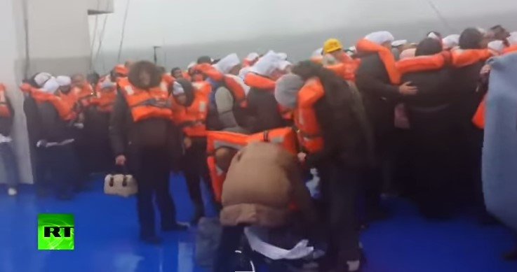 El dramático rescate del ferry incendiado Norman Atlantic, grabado por un pasajero