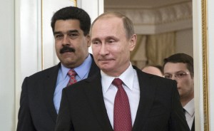 Entérese que decían los papeles de Maduro en su reunión con Putin (fotodetalles)