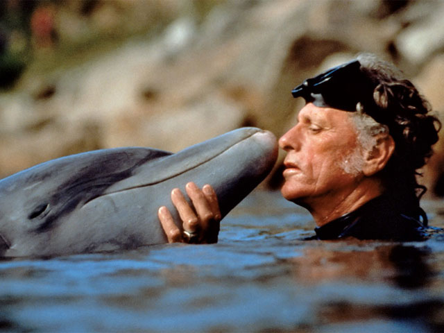 Entrenador de Flipper ahora condena cautiverio de delfines