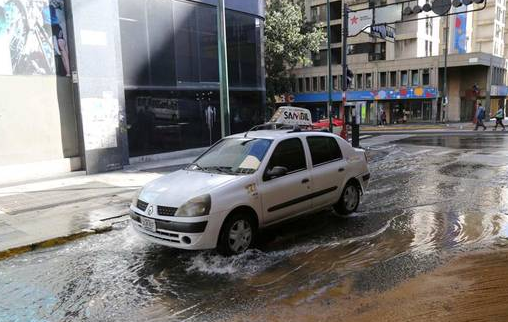 Estiman restituir servicio de agua en parte de Candelaria la mañana del lunes