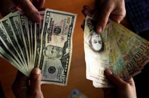 La moneda sigue en caída libre y el Simadi roza los 600 bolívares por dólar este miércoles