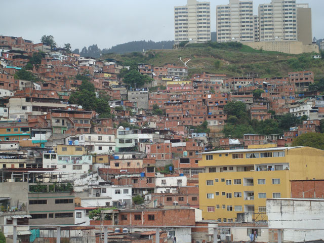 Mujer mató a golpes a su hija en Las Minas de Baruta