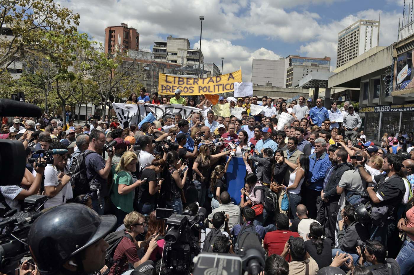 Así fue la concentración en Chacaíto para exigir liberación del alcalde Ledezma (fotos)