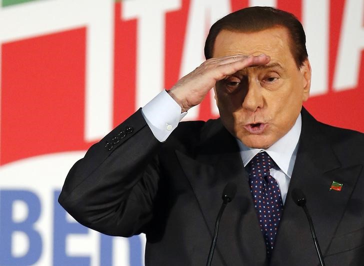 Berlusconi dice que quienes iban a sus fiestas eran viejitos con poder
