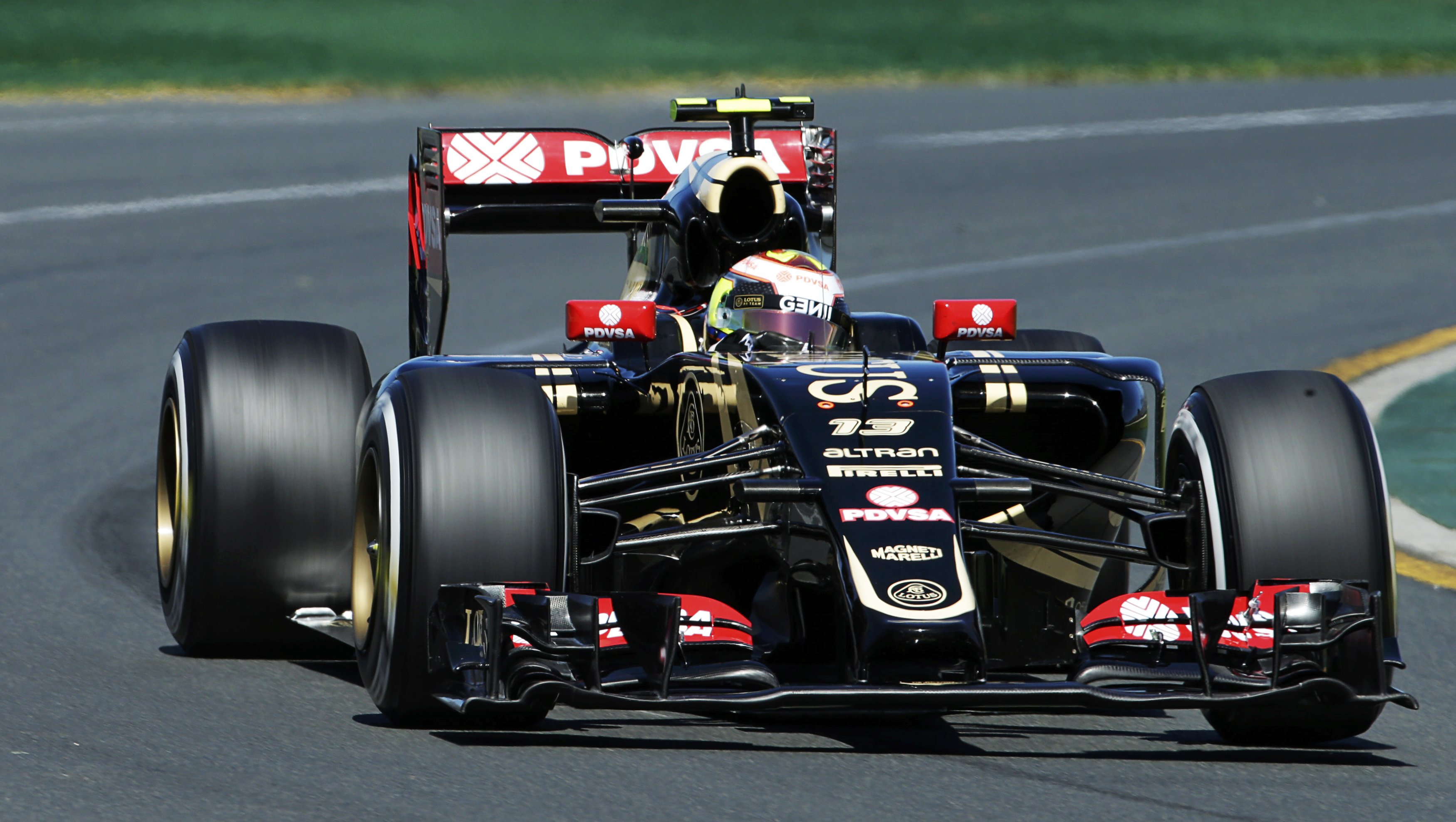 Pastor Maldonado contento por el buen rendimiento de su Lotus