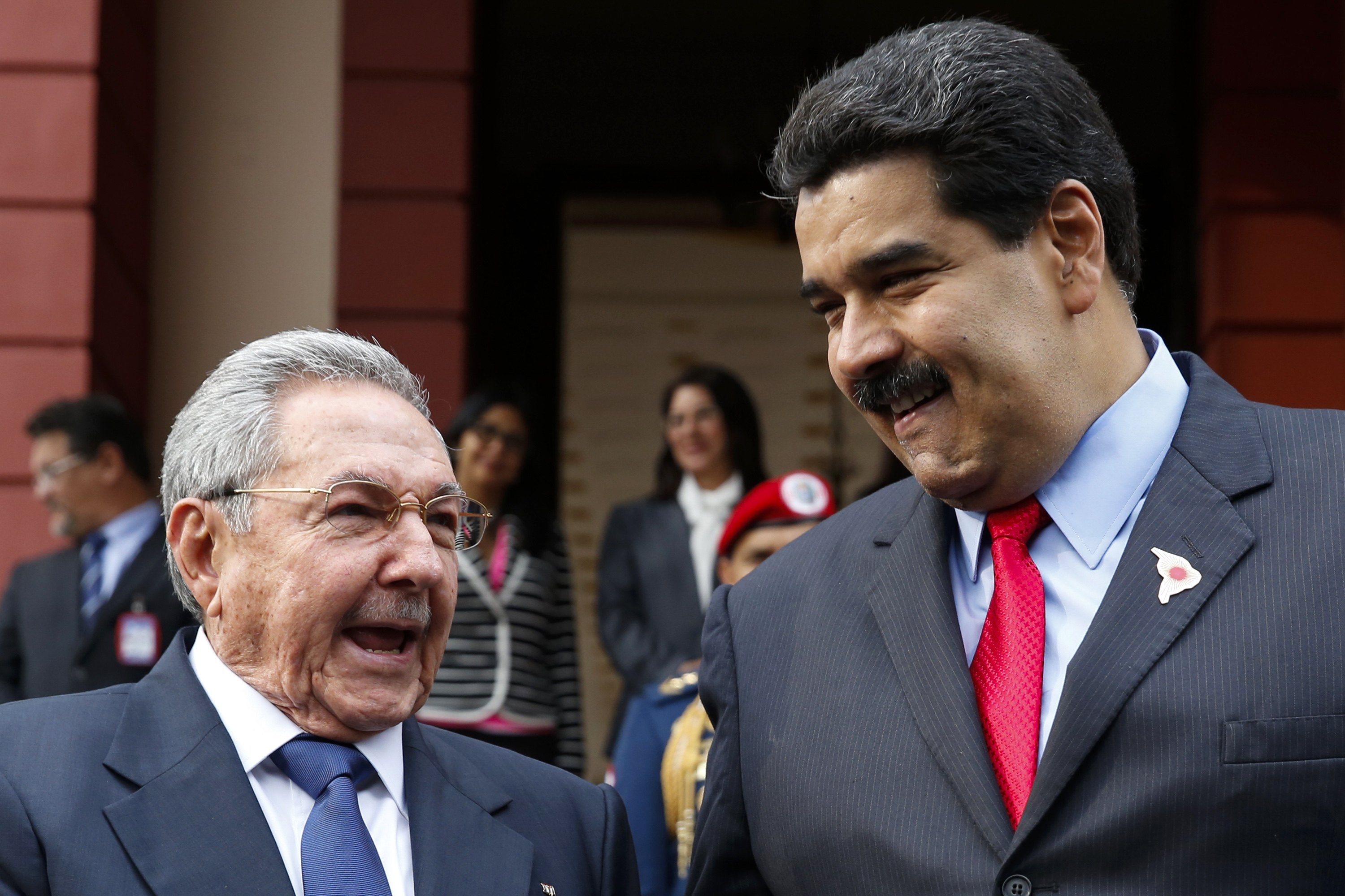 Venezuela “regaló” 50.000 millones de dólares a Cuba