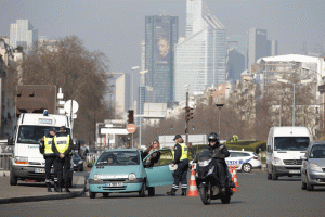 Prohibición vehicular reduce contaminación en París