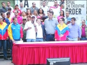 Ricardo Sánchez se suma al Gobierno y recolecta firmas contra Obama (Video)