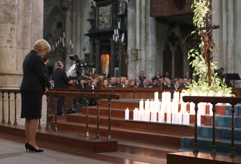 Alemania rinde homenaje en la catedral de Colonia a las víctimas del vuelo de Germanwings (Fotos)