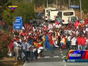 FOTO: La gran multitud espontánea que recibe a Maduro en Maiquetía… no, mentira