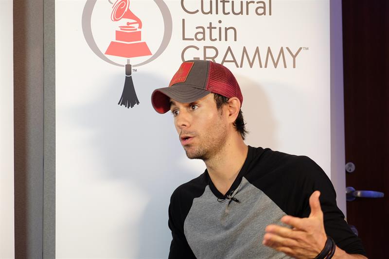 Enrique Iglesias se dio un paseo por Miami y mostró lo estragos que ocasionó el huracán Irma