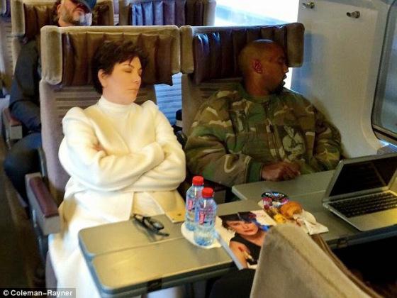 ¿Kris Jenner y Kanye West durmiendo juntos? (Foto)