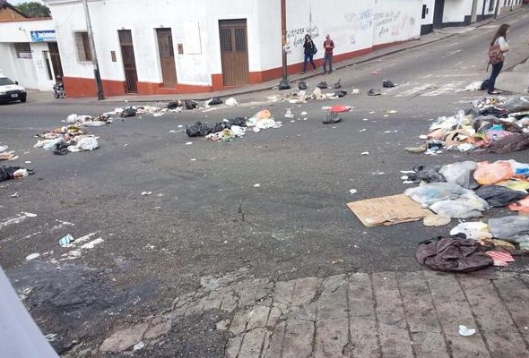 Continúan las protestas en los alrededores de la Ucat (Fotos)