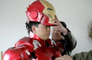 Dedicó seis meses para crear la réplica exacta de la armadura de Iron Man (Fotos)