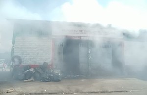 Ardieron depósitos de basura del Terminal Central de Maracay