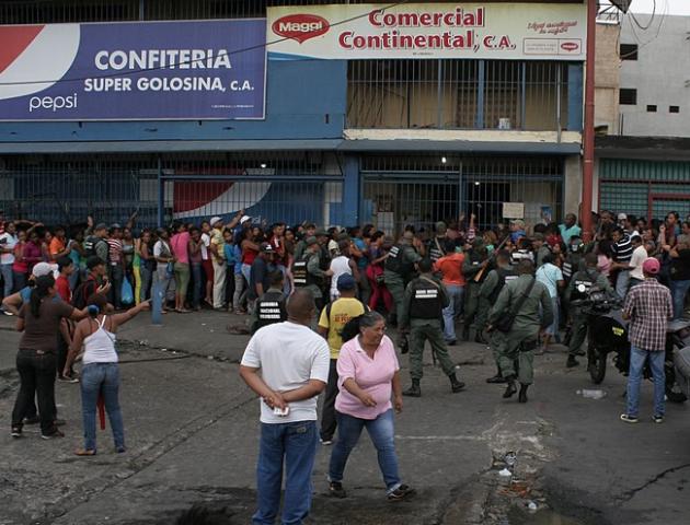 GNB arremetió contra compradores en San Félix