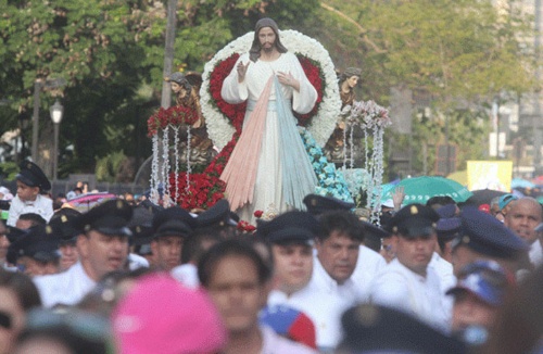 Masiva caminata de Jesús de la Misericordia en Maracaibo (Fotos)