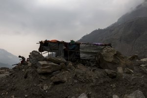 Aumenta a 76 el número de muertos por el terremoto de 7,3 en Nepal