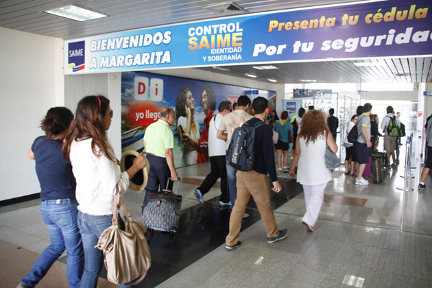 Las exorbitantes tarifas ¡en euros! del estacionamiento en el Aeropuerto Santiago Mariño (FOTO)