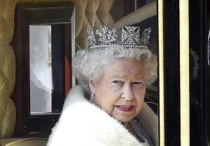 Asistir a la fiesta por el 90 cumpleaños de Isabel II cuesta 197 euros