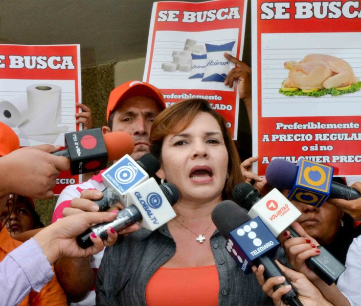 “Las Fuerzas Armadas violan derechos de los ciudadanos en las colas de los supermercados”