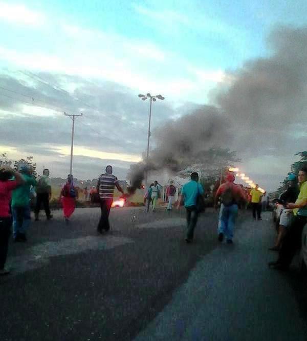 Trancada vía comunica Caripito y Maturín por protesta