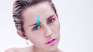 Miley Cyrus confiesa desde qué edad se considera bisexual