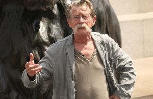 El actor británico John Hurt padece cáncer de páncreas