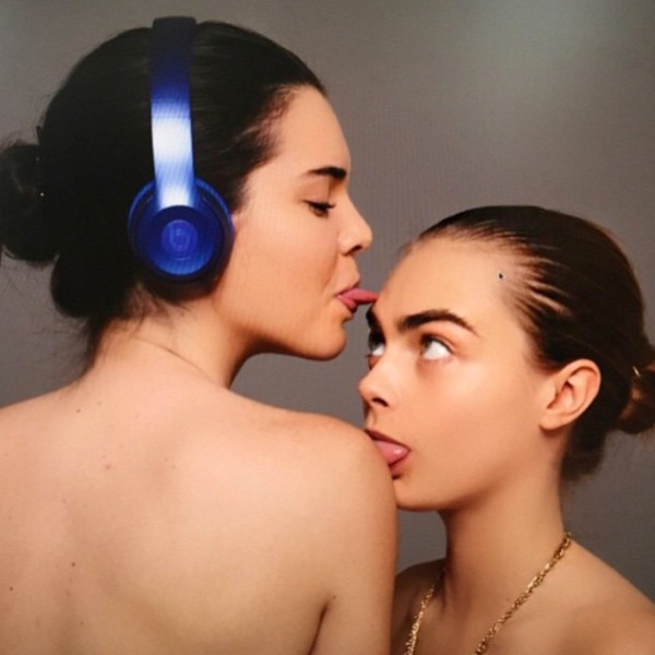 Kendall Jenner y Cara Delevingne se lamen muntuamente (Foto)