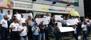 Trabajadores de Minalba exigen al Gobierno sacar agua mineral de precios justos (Fotos y Video)