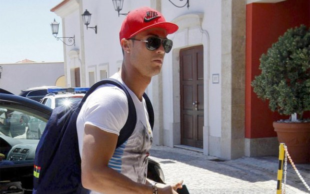 ¡Ah bueno! Cristiano Ronaldo “cambió a Irina” por estos machos (Foto)