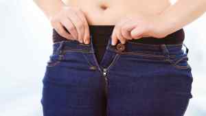 Una mujer es hospitalizada por culpa de sus jeans ajustados