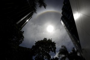 Un espectacular halo solar en el cielo de Caracas (Fotos)