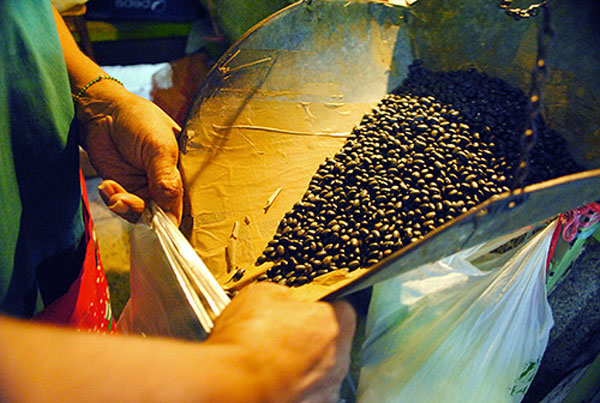 Caraotas negras, la comida que se aleja de las mesas de los larenses