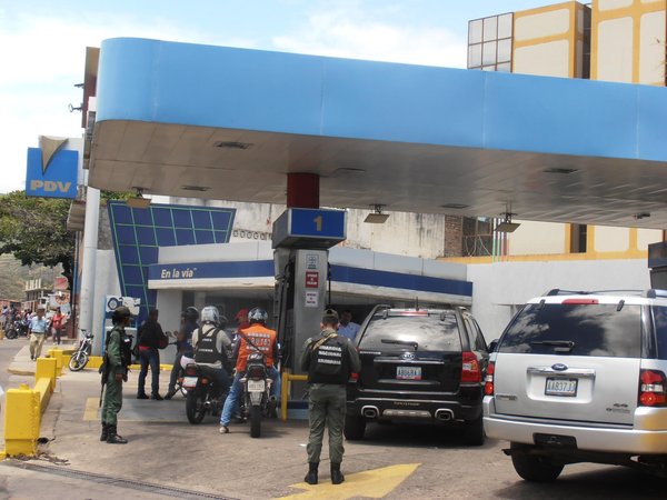 Caos en gasolineras del Táchira por conversión de bombas nacionales en Safec