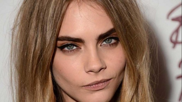 Cara Delevingne mostró hasta el “apellido”con este vestidito (FOTOS)