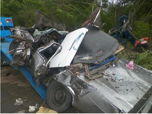 Colisión vehicular vía Mérida dejó diez muertos y dos heridos