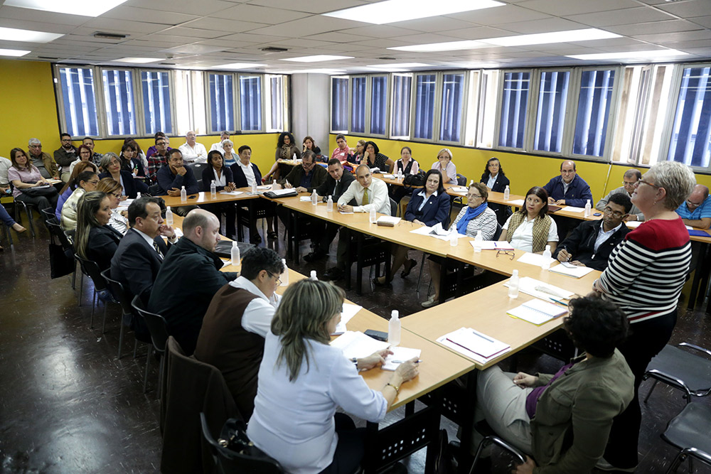 Colegios deben decidir aumento de matrículas en asambleas de padres