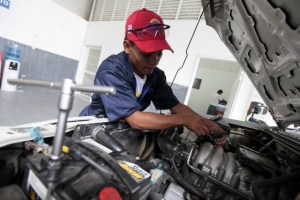 En Aragua mecánicos alertan sobre mezcla de gasolina con agua en surtidoras