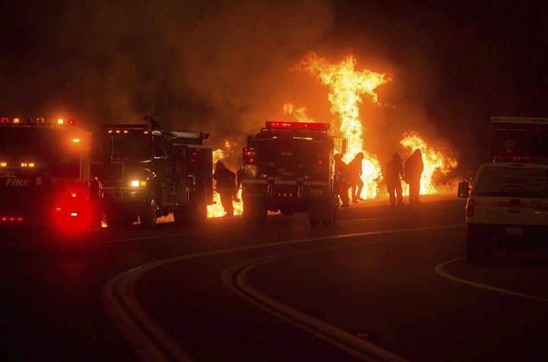 Incendios en California dejan un muerto y miles de evacuados (Fotos)