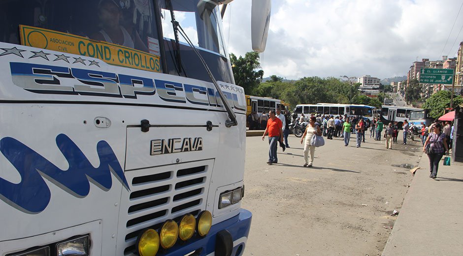 Usuarios rechazan incremento no autorizado del pasaje en ruta Guatire-Caracas