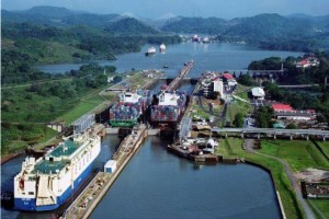 Trabajadores de la ampliación del Canal de Panamá se declaran en huelga