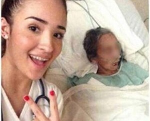 Polémica en redes sociales: Estudiante de medicina se toma selfie con paciente agonizando